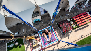 Formula1 3 MobileFree Fall activation at Yas Marina Circu